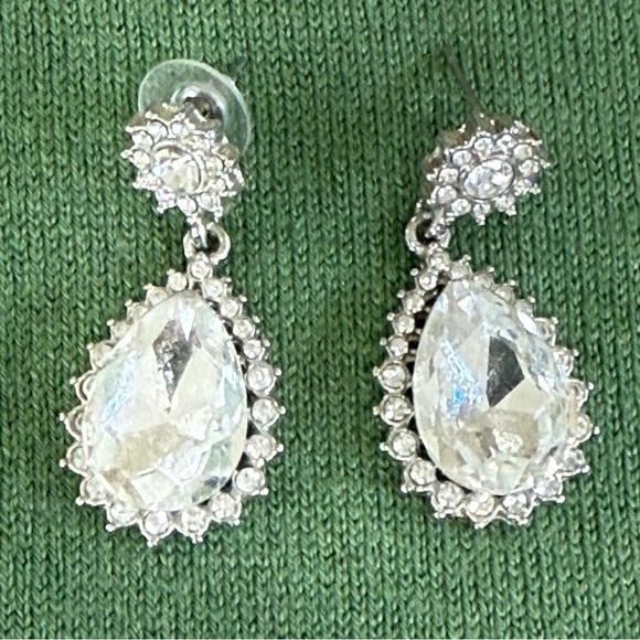 6 PAIRS OF RHINESTONE EARRINGS & EAR DECORATION - Picture 6 of 9